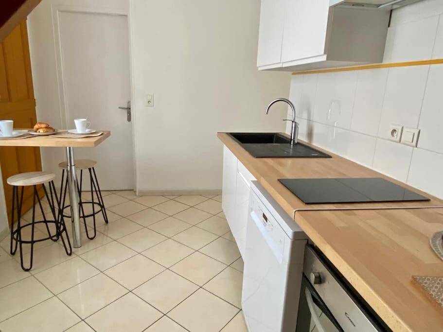 Le Cosy Troyen Secteur Calme 4 Personnes Parking Prive Lägenhet Troyes Exteriör bild